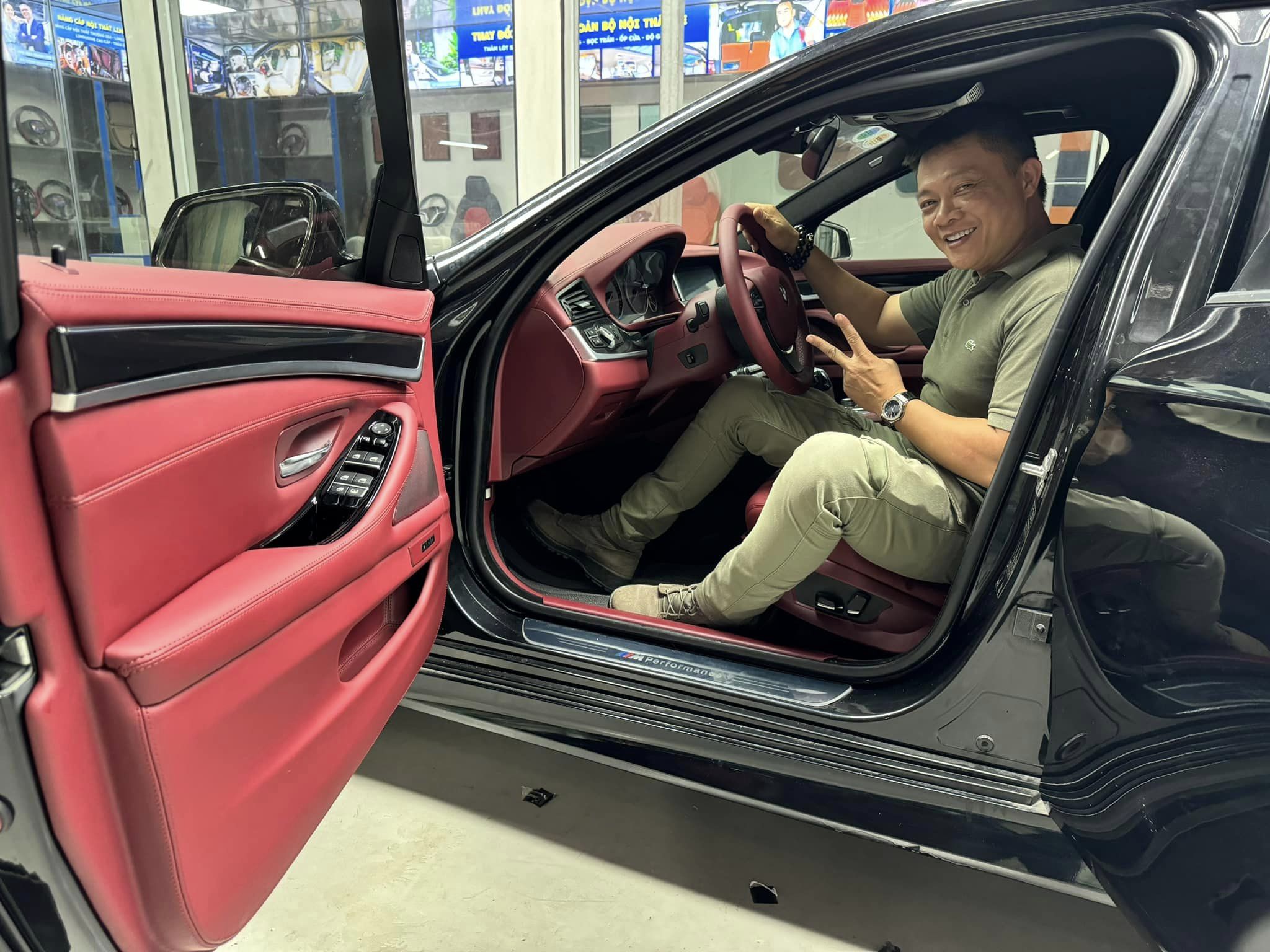 Nhà Báo Quang Minh tin chọn gói độ xe – đổi màu nội thất của AEGAuto