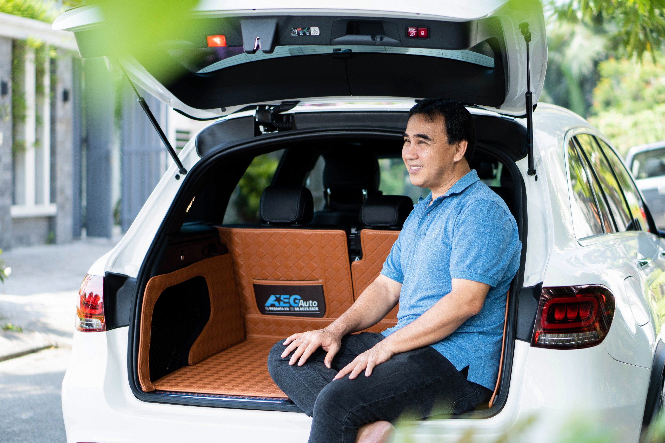 Nghệ sĩ Quyền Linh chơi lớn: “BÓC” độ chống thấm nước thảm sàn ô tô AEGAuto